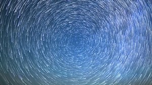 clip-20209849-astrophotography-time-lapse-star-trails-over-sand