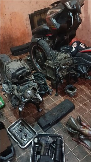 bengkel motor rumahan bongkar mesin dua aja tempat udah berantakan #bengkelmotorumahan
