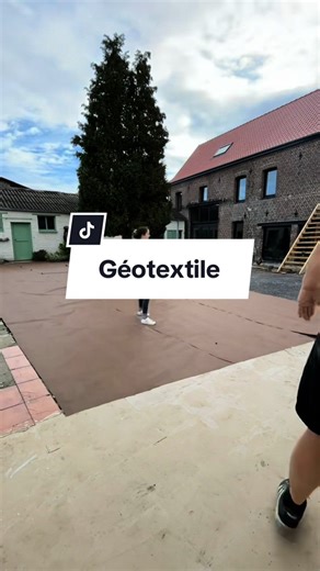 Transformation de notre cour intérieure avec des cailloux