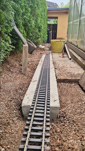 Gartenbahn im Bau