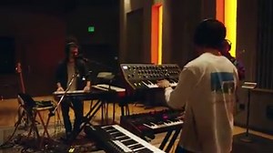 FKJ funky vibin' with Pomo & Danny McKinnon 🎬 Shot by MOSSS at Red Bull Studios Los Angeles ©️ Fkj & Pomo - Lucky Star | Roche Musique