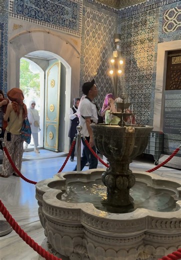 A must-see gem in Istanbul!📍Topkapi Palace. #fyp #foryou #istanbul #islamicrelics #islam #muslim #topkapi #sultan #turkey🇹🇷