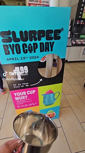 #bringyourowncupday #slurpee #7eleven #slurpeesummer