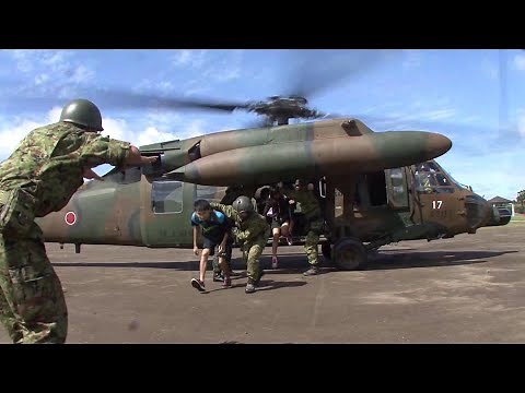 【災害派遣】自衛隊ヘリが堤防決壊で決死の救助活動！「関東・東北豪雨」給水・風呂支援に住民から万雷の拍手