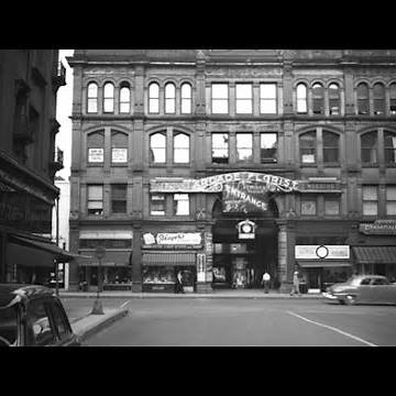 This is what shopping malls used to look like in Toronto