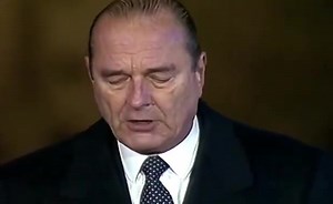 🇫🇷 23 novembre 1976, mort d'André Malraux. 20 ans après, le 23 novembre 1996, les cendres d’André Malraux sont transférées au Panthéon par la volonté de Jacques Chirac. L’ancien ministre Maurice Schumann, grande figure gaulliste, Compagnon de la Libération, et Jacques Chirac lui rendent hommage. Maurice Schumann : « C’est avec un être contre la mort, l’antidestin qui franchit ce soir le seuil du Panthéon. ». Le Président Chirac : « Parce que vous avez su faire vivre nos rêves, et les faire viv