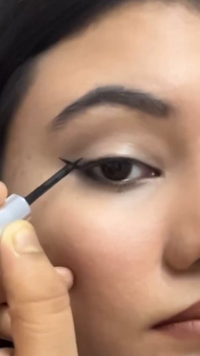 Makeup Tips And Tricks on Instagram: ". . . . : Dm for credit #eyetutorial #makeuptutorial #beautytutorial #makeup #beauty #reels #explorepage #foryou #fyp #viral #trending #instagramreels #tiktokreels #eyeshadow #eyeliner #mascara #brows #lashes #smokeyeye #cateye #cutcrease #wingedliner #glammakeup #naturalmakeup"