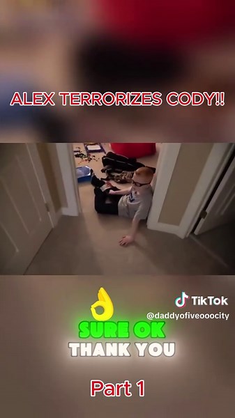 Alex Asusta a Cody en Parte 1