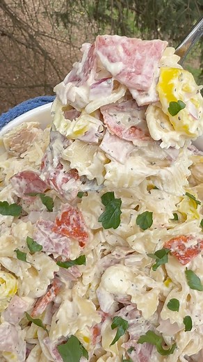The best pasta salad recipe ever https://aldentediva.com/italian-combo-pasta-salad/ | Al Dente Diva Food & Recipes