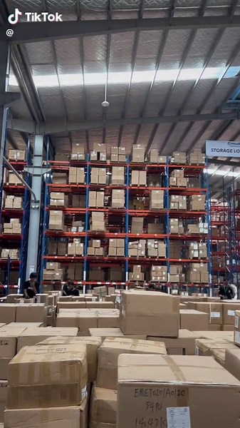 Banyakk tapi ga pake banget #emudahfullfiment #emudah #fulfillment #warehouse #gudang #viralvideo #selebcikarang #pabrikcikarang #gudangonline #warehousefacts #warehouseworker #inbound #pekerjagudang #operator #forklift #receiving