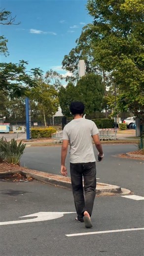 Aussie_Life🇦🇺 on Instagram: "Stock heni c ajj Australia ala pon nu 😂😂 #viral #explore #trending #punjab #australia"