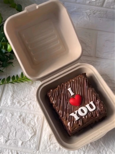 Wait… you forgot something 👀 Leaving without your brownie box? That doesn’t feel right 😌🍫 Our brownie boxes are rich, soft, and made to be remembered. Because some cravings shouldn’t be ignored… and definitely not forgotten. Prebook your brownie box today before it’s gone 🍫✨ 📧 currentcravings4@gmail.com 🌐 currentcravings.co.uk 📱 44 7534738441 . . #brownielover #dessertbox #bakeryuk #sweettooth #foodie brownie box UK | chocolate brownies near me | dessert box delivery | homemade brownies U