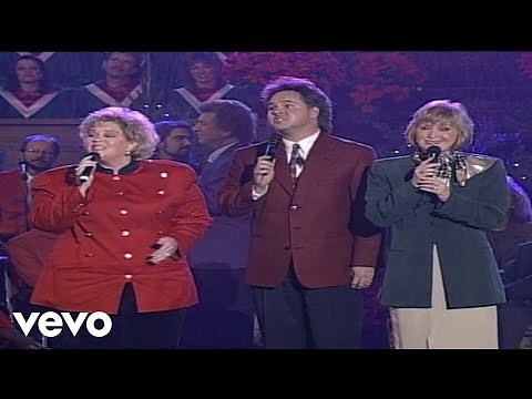 Bill & Gloria Gaither - Away in a Manger [Live] ft. Gaither Vocal Band