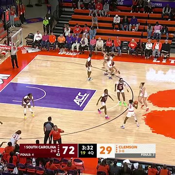 The first dunk in South Carolina Women's Basketball history 🔥🔥🔥 ASHLYN. WATKINS. | SEC Network