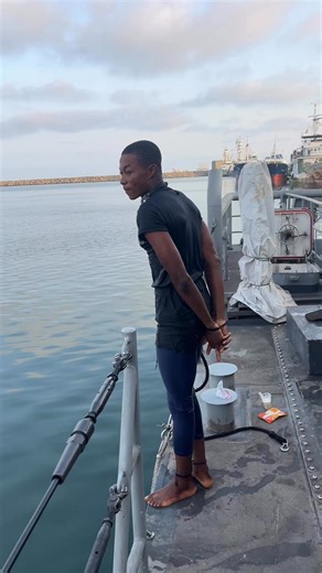 Swimming with both hand and feet tied ? Wow Guinness World Records #swimming #openwaterswimming #openwater #swim | Hā Bįb