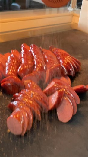 🏈 Take the guesswork out of game day! Team Billy has four catering packages to feed your crew because we have mastered the art of barbecue so you don’t have to. | Billy Sims BBQ