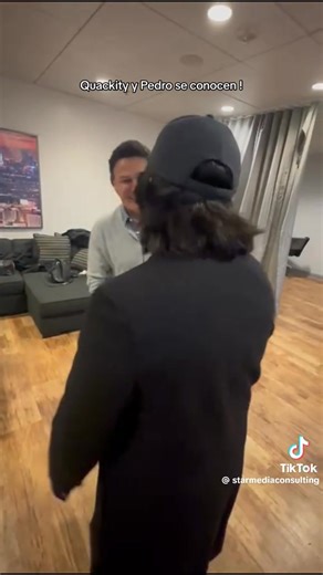 Momento en el que Quackity y Pedrito se conocieron 🥹💛 | Página que te avisa si quackity ya hizo hair reveal