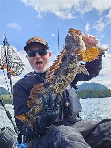These new clip on retractors are great for any tool in your kayak! What's on yours? | YakAttack