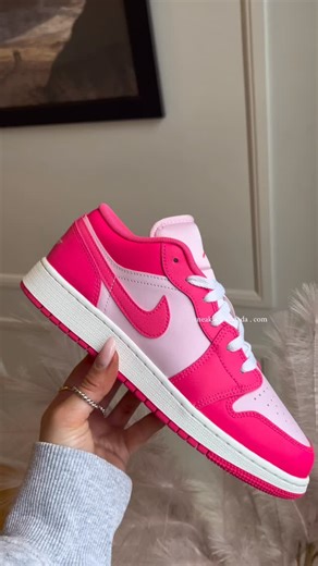 SneakHers™ Canada ❀ Female Focused on Instagram: "the prettiest sneaker for ✨HER✨💅🏻🤤 details below! Available in bio 🍉 NEON PINK HAS ENTERED THE CHAT AND IS BACK 💖👟✨🤤🌸Get ready to turn heads with the NEW Jordan 1 Low Hyper Pink *droooools😍 Finally we get a neon pink that pops with hot pink leather overlays .. If Barbie were a sneaker, this would be ✨HER✨ Let’s not forget the soft pink across the base layer for a sleek, smooth look 👀 purrrrrr 💅🏻 Will this be THE Jordan 1 of 2025? 🤤🤩