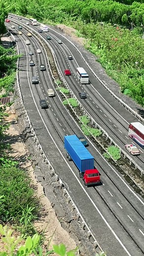 Exploring Miniature City Models and Transport Systems