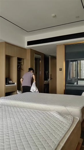 How to Make a Bed Neatly: Easy Bedmaking Tips