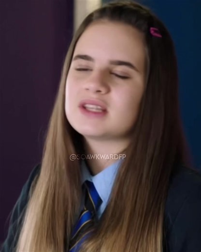 jealous lily 😙 #editor #soawkward #jamieflatters #sitcom