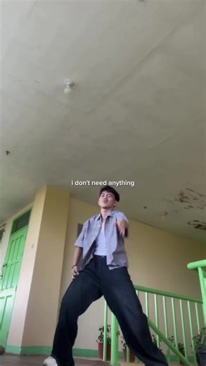 Dynamic Flexing Dance Moves with CapCut