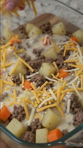 🥔 Cheesy Ground Beef, Potato & Carrot Casserole