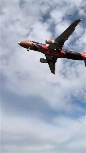 😳 Pilot Fights Strong Winds at KLIA! Watch This