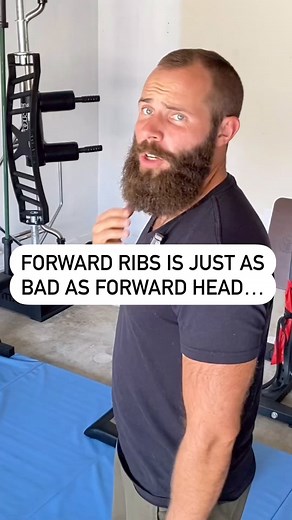 Don’t forget about your rib cage when it comes to good posture! A forward rib cage can have just as much of a negative effect on your neck as a forward head posture, flattening the C-spine. Get your rib cage back by setting up in the right posture. #forwardheadposture #neckpain #ribcageposture #posturecorrection #postureimprovement #spinalhealth #chiropracticcare #posture #mobility | Cory Payne Training