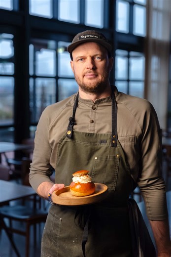 🎞️ Fotografiska is a contemporary museum in Tallinn, where world-class photography, art, and culture meet. 🥐 The cozy café on the first floor offers a plant-based, healthy, and seasonal menu inspired by a sustainable “from flower to root” approach. The café offers both locally prepared dishes and pastries to take away. ☕️Coffee lovers will be delighted with specialty coffee, roasted by responsible partners such as Paper Mill and The Brick Coffee. 🎞️ In the photography museum, they showcase in