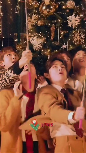 ᥫ᭡⁷втѕ on Instagram: "🧨💥Dynamite sparks joy in the holiday mix performance as BTS lights up the stage with festive vibes!🎄✨🍀#bts #kpop #music #xmas #holidays"