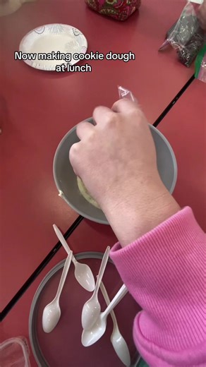 More making random things activities 😊@Jorja🤍 @Itz_kenzlee🪿🤍🦖 @sav_r25 #fyp #goviral #cookiedough