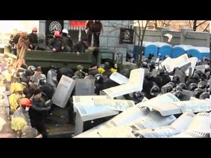 Ukrainian anti-government protesters clash with police