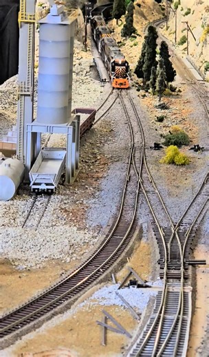 The D&RGW . #customtrains #custom #railway #hoscale #model #riogrande #riograndevalley #coal #energy #railway #maintenance #train #modelrailroad #mountains #Colorado #BNSF #UPRR #norfolksouthern #CSX #CPKC #railroad | Custom-Trains