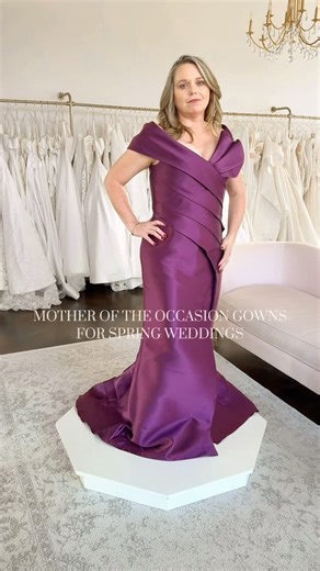 This is your sign to start shopping for your mother of the bride and mother of the groom gowns. ✨ Those spring and early summer weddings are right around the corner! Our mother of the occasion gowns are available by special order and can take up to 3 months for delivery. Now is the best time to get shopping! Is your wedding sooner than that? We have a limited selection of evening gowns that can arrive in 2 to 3 weeks. 🤗 Which mother of the occasion dress would you pick for your mom to wear? 🤍 