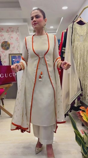 22K views · 85 reactions | #kareenakapoor #look | Fashion Factory | Facebook