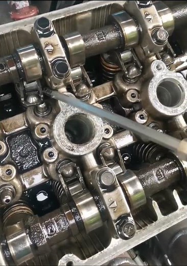 Hydraulic lifter/tappet removal. Easy to do at home #4gxxcommonproblem #mitsubishi4g93t