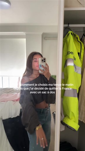 Pas facile tous les jours de choisir une tenue… #backpacking #sacados #pvtaustralie #cestfauxjachetetropdechose Je ramène ma veste uber vous pensez ? Au passage j’ai un code parrainage pour gagnez 500$ si vous voulez 🥳🤩