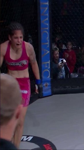 Livia Renata Souza puts Katja Kankaanpää into a triangle choke submission #mma #sports #bjj