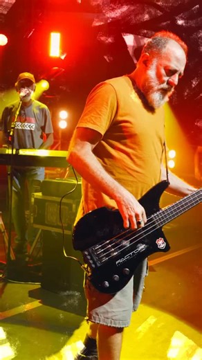 ÚLTIMO SHOW DA TURNÊ DE GRANDE CELEBRAÇÃO DE 40 ANOS DE CLÁSSICOS DOS PARALAMAS DO SUCESSO EM SÃO PAULO! Depois de lotarmos o Allianz Parque, a nossa turnê chega ao @espacounimed, na Sexta-feira dia 24 de outubro. Quem vai estar lá conosco celebrando e cantando com a gente os nossos grandes sucessos? Ingressos à venda - link na bio #paralamasdosucesso | Os Paralamas do Sucesso