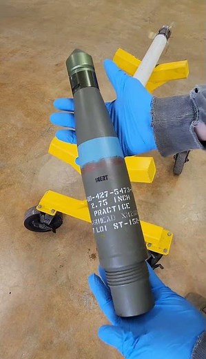 ¡Descubre la poderosa HYDRA 70: El misil que redefine la guerra moderna!