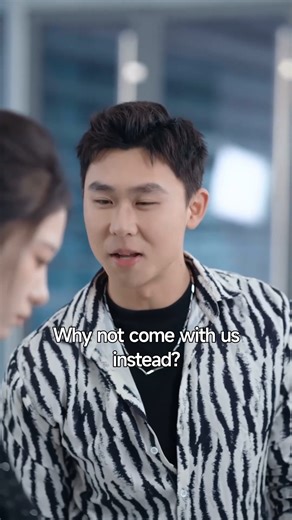 🎯WATCH MORE👉 https://dramabox.onelink.me/dqUm/czpp0dzh Maid's daughter Claudia loves blind Hector for years—standing by him even after childhood love Natalie abandons him, proving devotion lasts longer than first love. 👩‍🦯💔 #dramabox #drama #film #movie #romance #love #couple #relationship #LoveStory | DramaBox- movies&drama