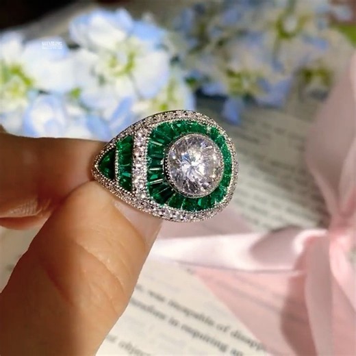 Sayabling Art-Deco 3ct Round Cut Emerald Halo Vintage Engagement Ring