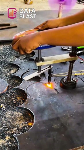 Laser Cutting Metal Disc 🔥 Perfect Precision #shorts