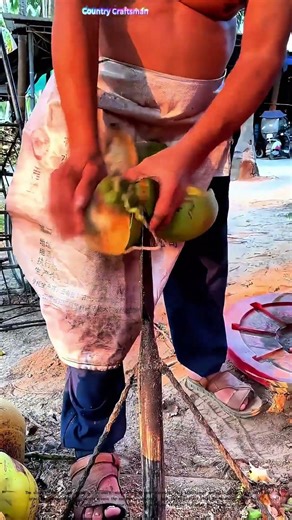 Slicing Through Coconuts: The Art of Manual Coconut Opening
