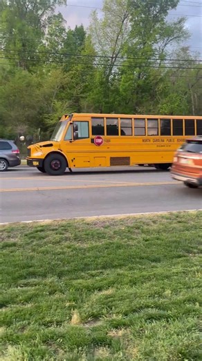 Bus 92 and bus 1084
