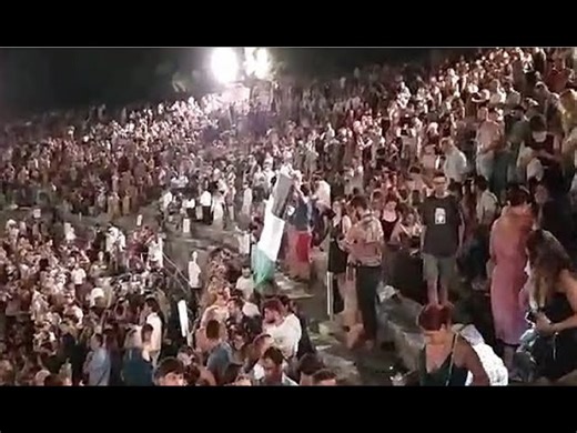 Επίδαυρος: «Λευτεριά στην Παλαιστίνη» φώναξαν οι θεατές μετά το φινάλε της Ορέστειας του Τερζόπουλου