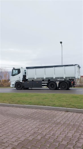 Extrem smooth. Extrem leicht. Extrem elektrisch. ⚡️ … das war das Fahrer-Feedback nach der ersten Testfahrt mit dem DAF XD Electric als Abroller. = #daf #daftruck #lkw #etruck #electricdriving #emobility | DAF Trucks Deutschland