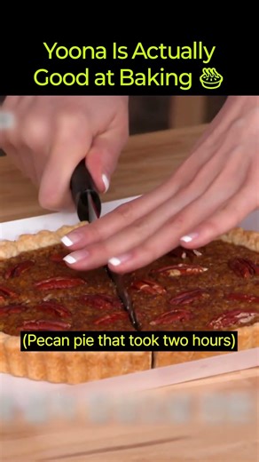 Yoona Baking Like a Pro👩‍🍳🥧 #HouseOnWheels2